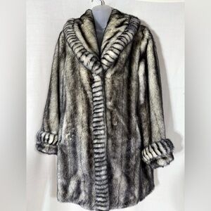 Dennis Basso Luxurious Faux Fur coat Size Small